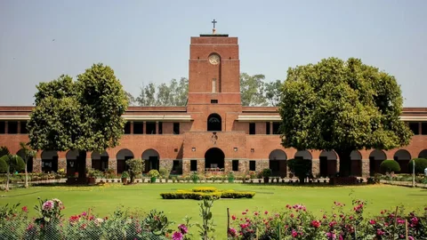 What is the procedure to get transcript from Delhi University by Overseas students?